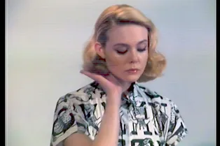 Эль Фаннинг примерила ретрообраз в новой короткометражке Miu Miu