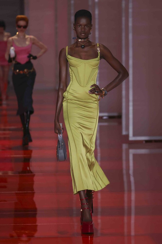 Versace осень-зима 2022/23 Versace осень-зима 2022/23