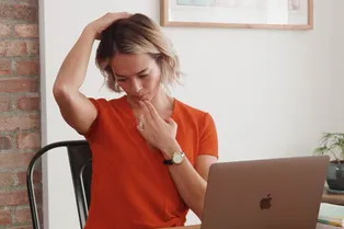 6 лучших видеотренировок для тех, кто много работает за компьютером дома