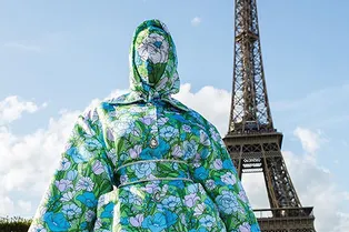 Карди Би ворвалась на Неделю моды в Париже в самом смелом тотал-луке