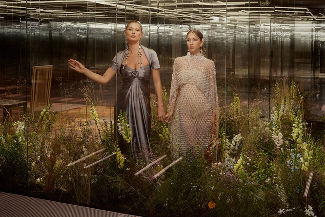 Кейт Мосс с дочерью Лилой Грейс на показе Fendi Couture