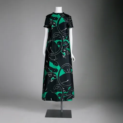 Платье Valentino с принтом черной пантеры, 1967 Платье Valentino с принтом черной пантеры, 1967