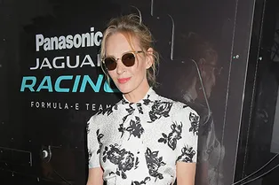 Ума Турман в цветочном летнем платье Miu Miu