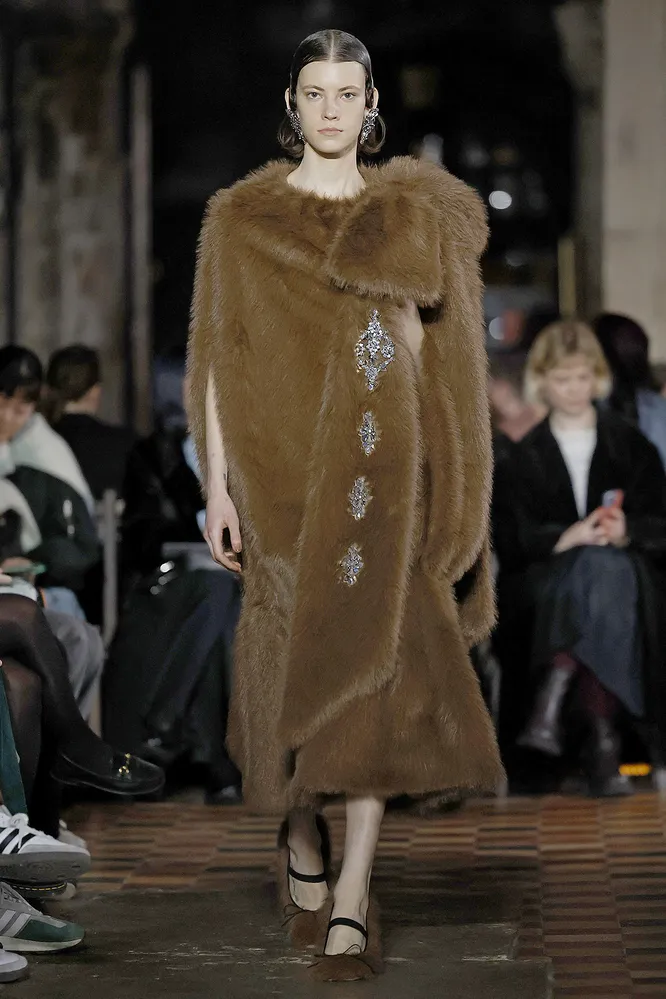 Simone Rocha осень-зима 2024 Simone Rocha осень-зима 2024