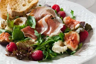 Рецепт летнего салата от Юлии Высоцкой