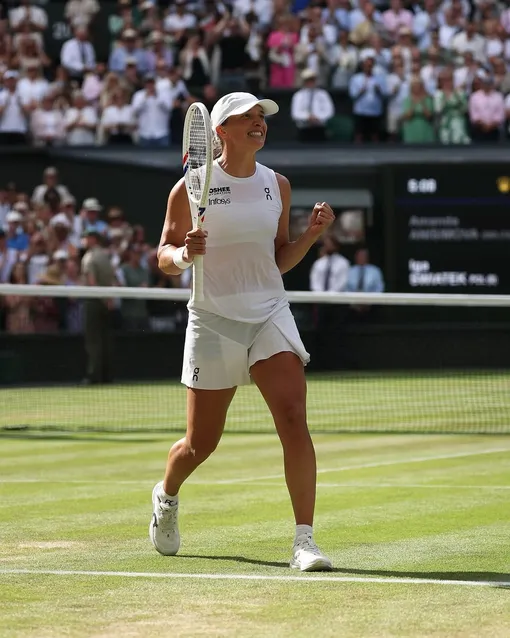 Ига Свентек в теннисной форме On