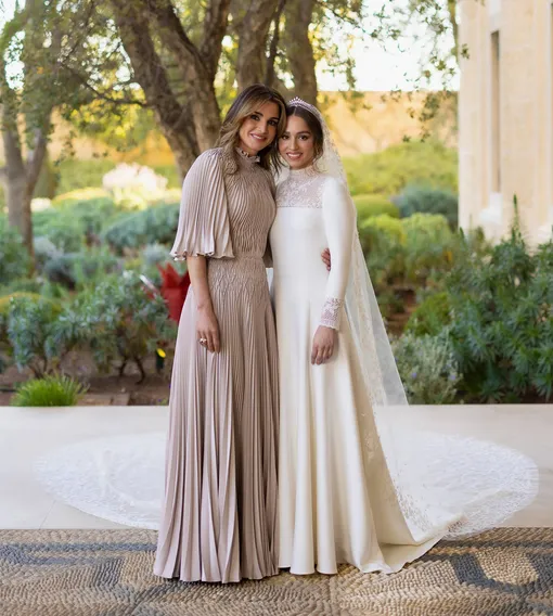 Королева Иордании Рания на свадьбе 26-летней дочери, принцессы Иман, март 2023 года