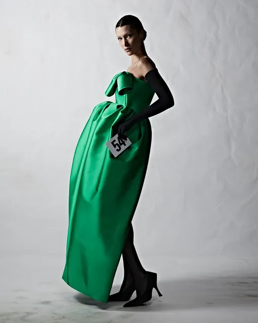 Белла Хадид в лукбуке Balenciaga Haute Couture осень-зима 2022/23