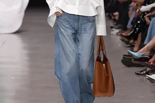 Эти джинсы — обязательный модный минимум сезона