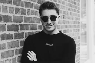 Артем Королев: «Отправляйтесь в книжный магазин, закройте глаза и попросите свою интуицию подсказать книгу»