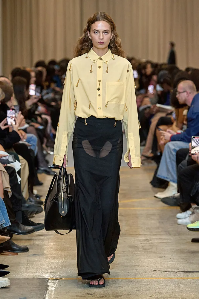Burberry весна-лето 2023 Burberry весна-лето 2023