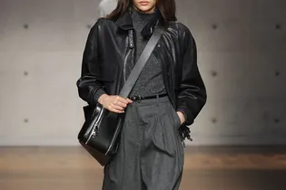 Не дожидаясь лета: с чем носить шорты-бермуды прямо сейчас