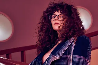 Лиза Громова о ревности к лирической героине, поисках себя и коллекции акул