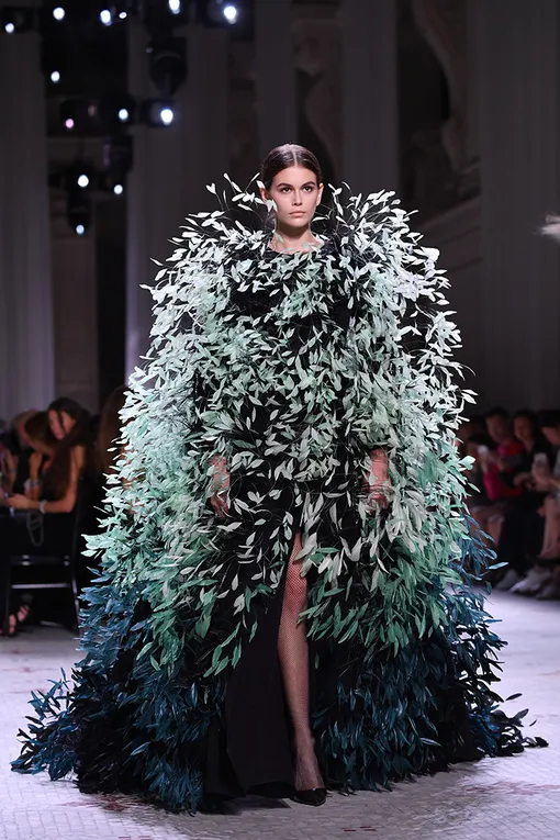 Кайя Гербер на показе Givenchy Haute Couture осень -зима 2019/20
