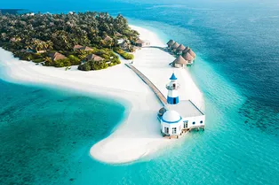 Любимая косметика Меган Маркл, английские чаепития и ресторан-маяк: что еще ждет вас на первом мальдивском курорте InterContinental