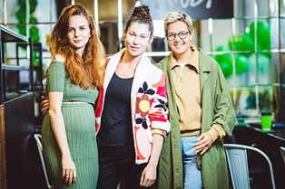 Ксения Чилингарова, Евгения Линович и Виктория Шелягова на открытии магазина «Город-Сад»