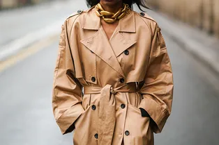 Где купить бежевый тренч, который никогда не выйдет из моды