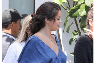 И без Бибера хорошо: счастливая Селена Гомес в джинсовом комбинезоне в Малибу