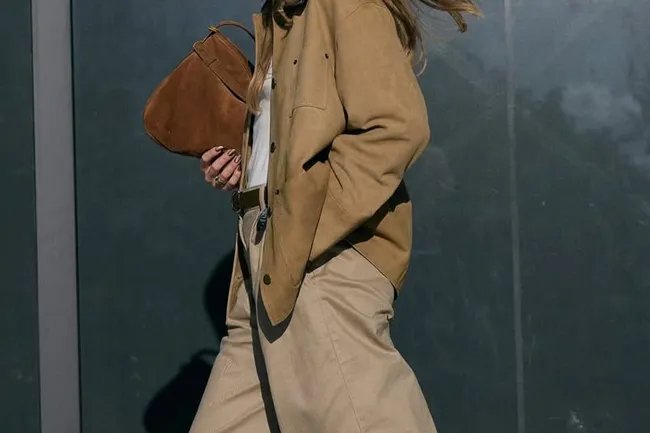 Весной выбирайте бежевые джинсы вместо белых