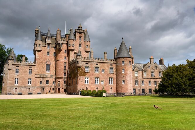 Фамильный замок графа в Шотландии