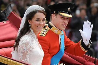 Кенсингтонский дворец поздравил Уильяма и Кейт с годовщиной редким архивным фото