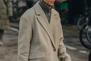 7 модных пальто, которые удобно носить поверх жакетов и объемных свитеров 7 модных пальто, которые удобно носить поверх жакетов и объемных свитеров