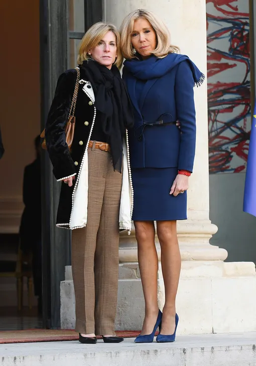 Посол США во Франции Джейми Маккурт и Брижит Макрон