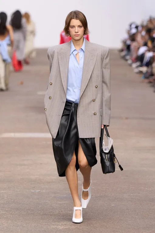 Stella McCartney весна-лето 2025 Stella McCartney весна-лето 2025