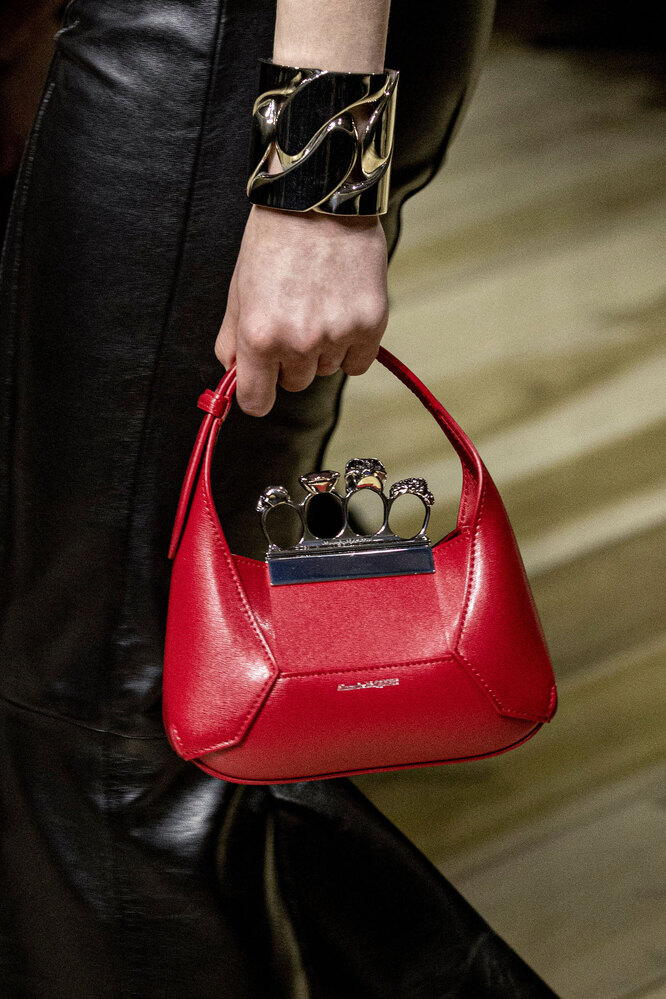 Alexander McQueen осень-зима 2023/24 Alexander McQueen осень-зима 2023/24