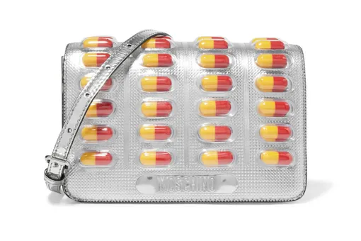 Вещь дня: сумка в виде упаковки таблеток Moschino