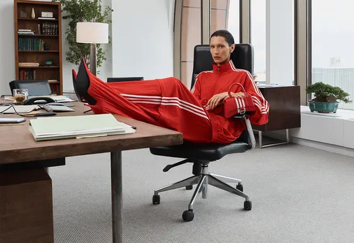 Белла Хадид в рекламной кампании The Balenciaga X Adidas