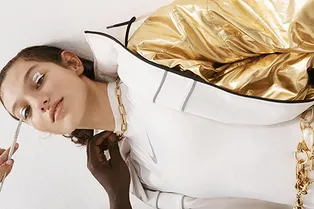 Безразмерные брюки, как у Беллы Хадид, и спортивная шуба в коллаборации Nike x Ambush