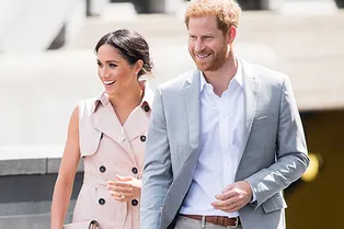 Тренч без рукавов вместо платья: Меган Маркл в Лондоне