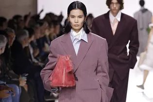 Как выглядит самый модный брючный костюм 2026