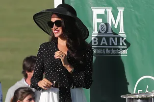 Редкий выход: Меган Маркл повторила образ Одри Хепберн