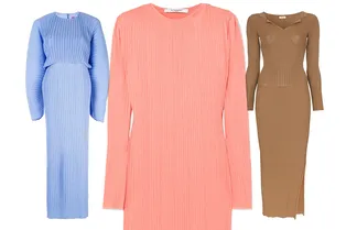 10 стильных однотонных платьев, которые сочетаются с любой обувью