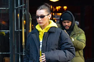 С чем носить брюки клеш в 2019 году: показывает Белла Хадид