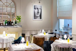 Греки, рислинги и привычки джентльменов: куда идти есть на этой неделе