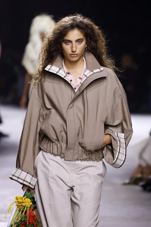 Bottega Veneta весна-лето 2025