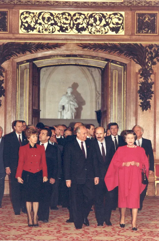 Раиса и Михаил Горбачевы в гостях у королевы Елизаветы II, Виндзорский замок, 7 апреля 1989