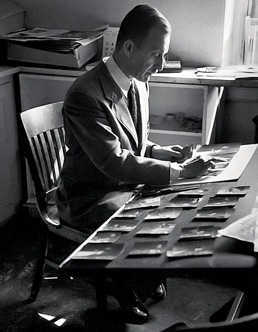 Алексей Бродович в своем кабинете, 1950
