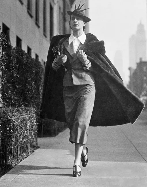 Фото Дианы Вриланд появляется в The Symbol в 1936 году. В том же году Кармел Сноу приглашает ее в команду журнала
