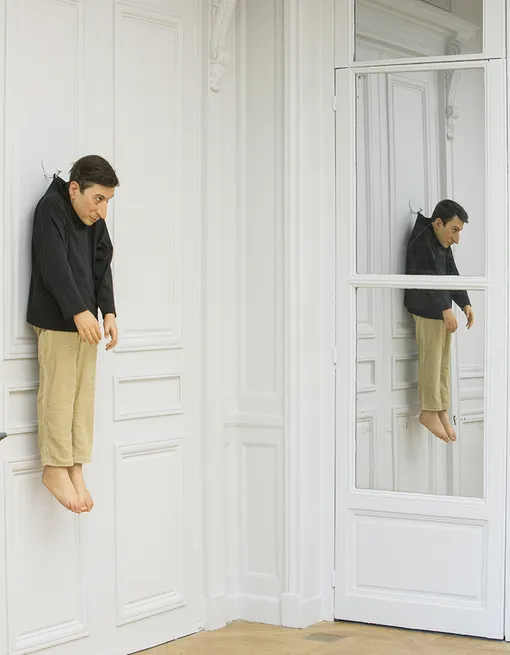 Маурицио Каттелан «Без названия», 2000 год