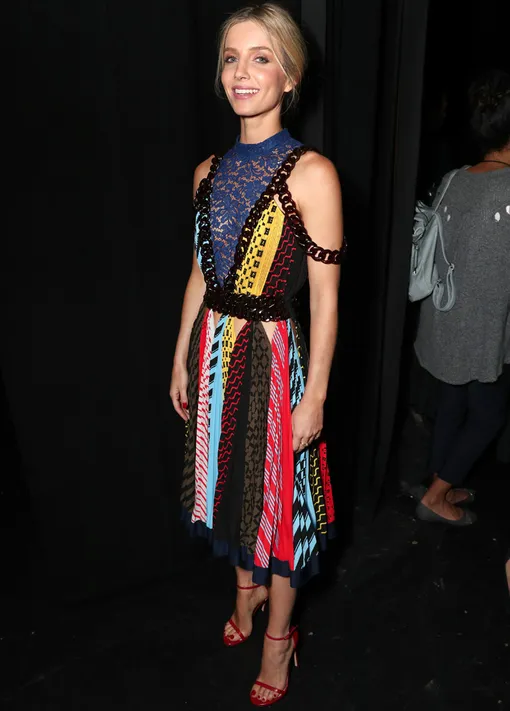 Анабелль Уоллис