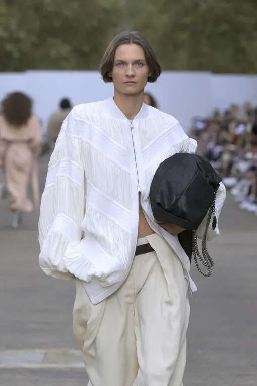 Stella McCartney весна-лето 2025 Stella McCartney весна-лето 2025