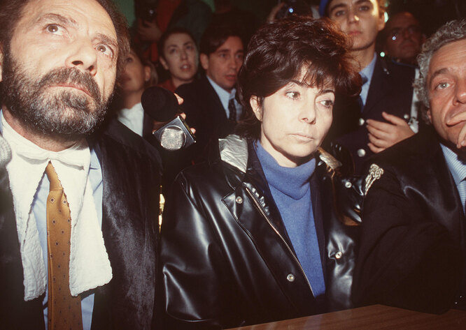 Патриция Реджани после вынесения приговора в суде, 1998