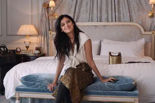 Видео дня: Равшана Куркова собирается на московский показ Chanel