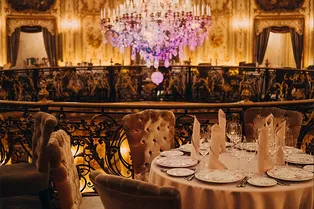 Центр «Посольство красоты» отметил день рождения вечеринкой La Vie En Rose