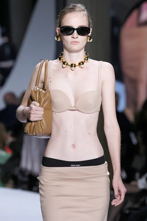 Miu Miu весна-лето 2022 Miu Miu весна-лето 2022