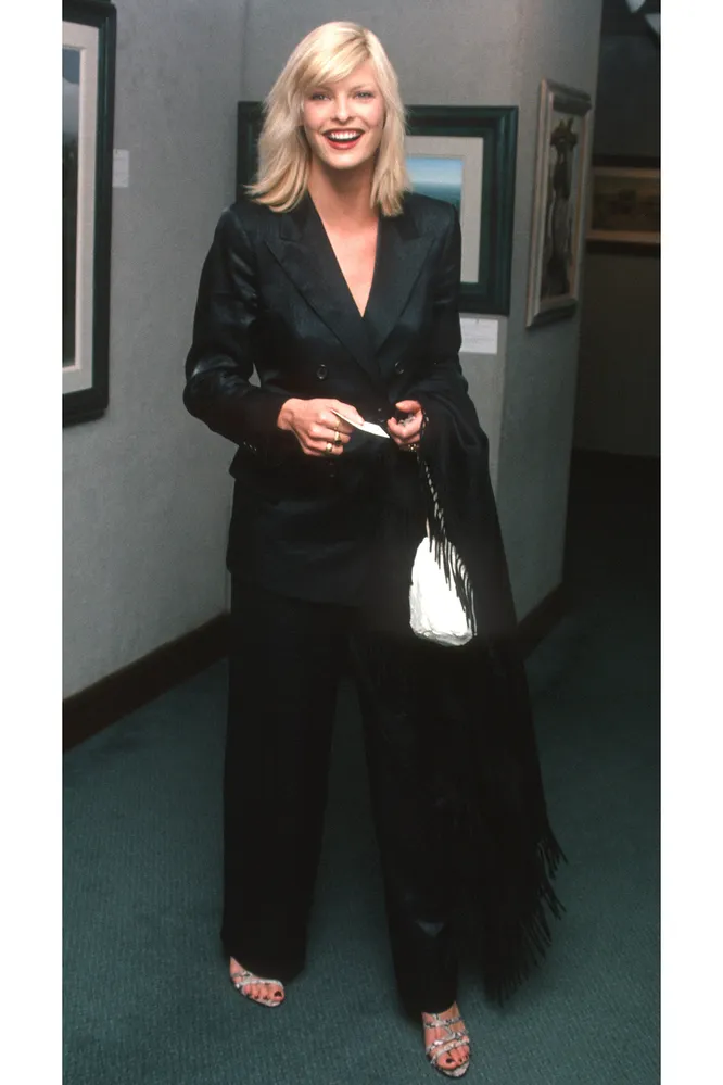 Безупречный костюм на безупречной Линде Евангелисте, 1995 год